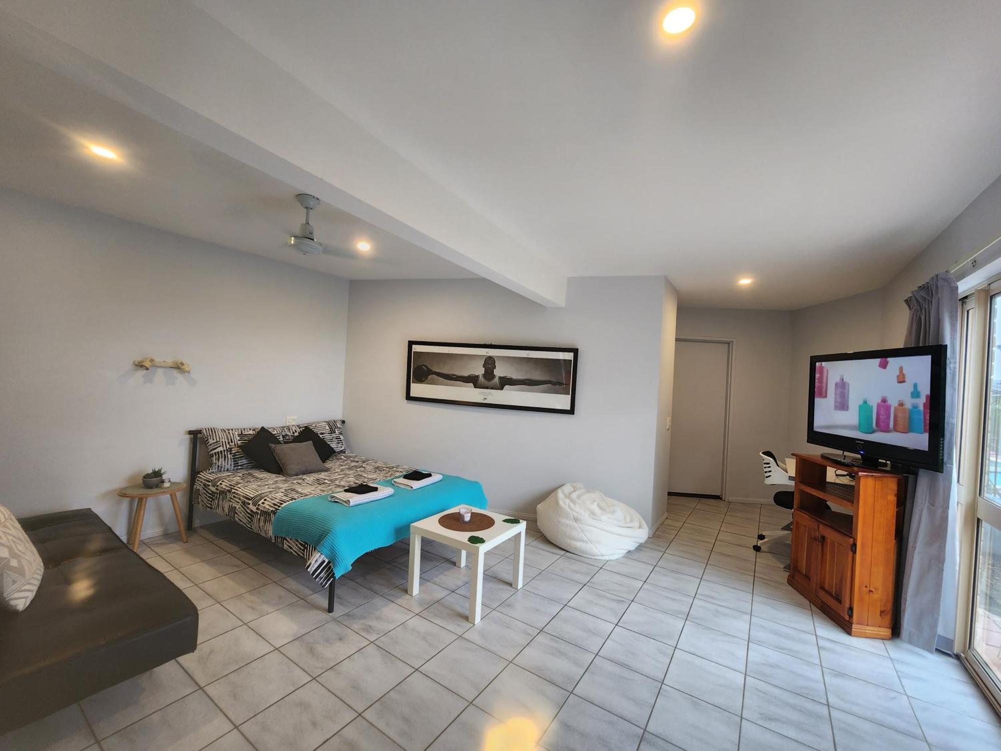 Self Contained For 7ppl, W Pool * Gold Coast